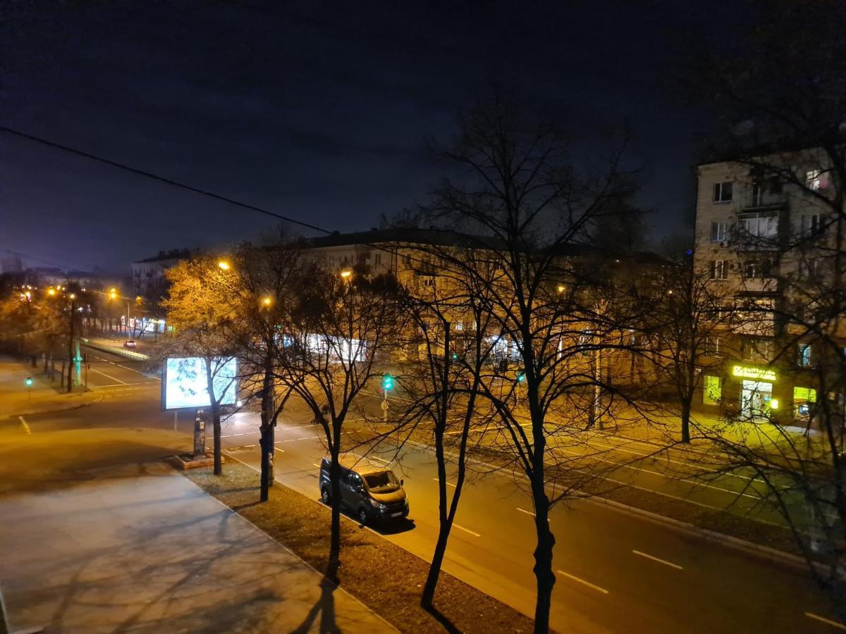 1-Room View Apartment Near Inturist On Sobornyi Avenue 143, By Grandhome Zaporizhia Exteriör bild
